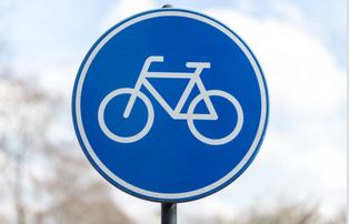 Verkehrsführung für Radfahrer im Kreisverkehr 
